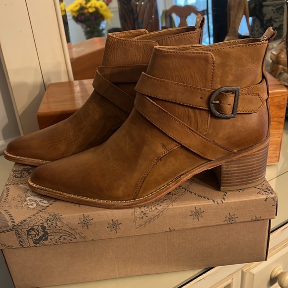 Free People Leather Ankle Boots NWT - Picture 2 of 10